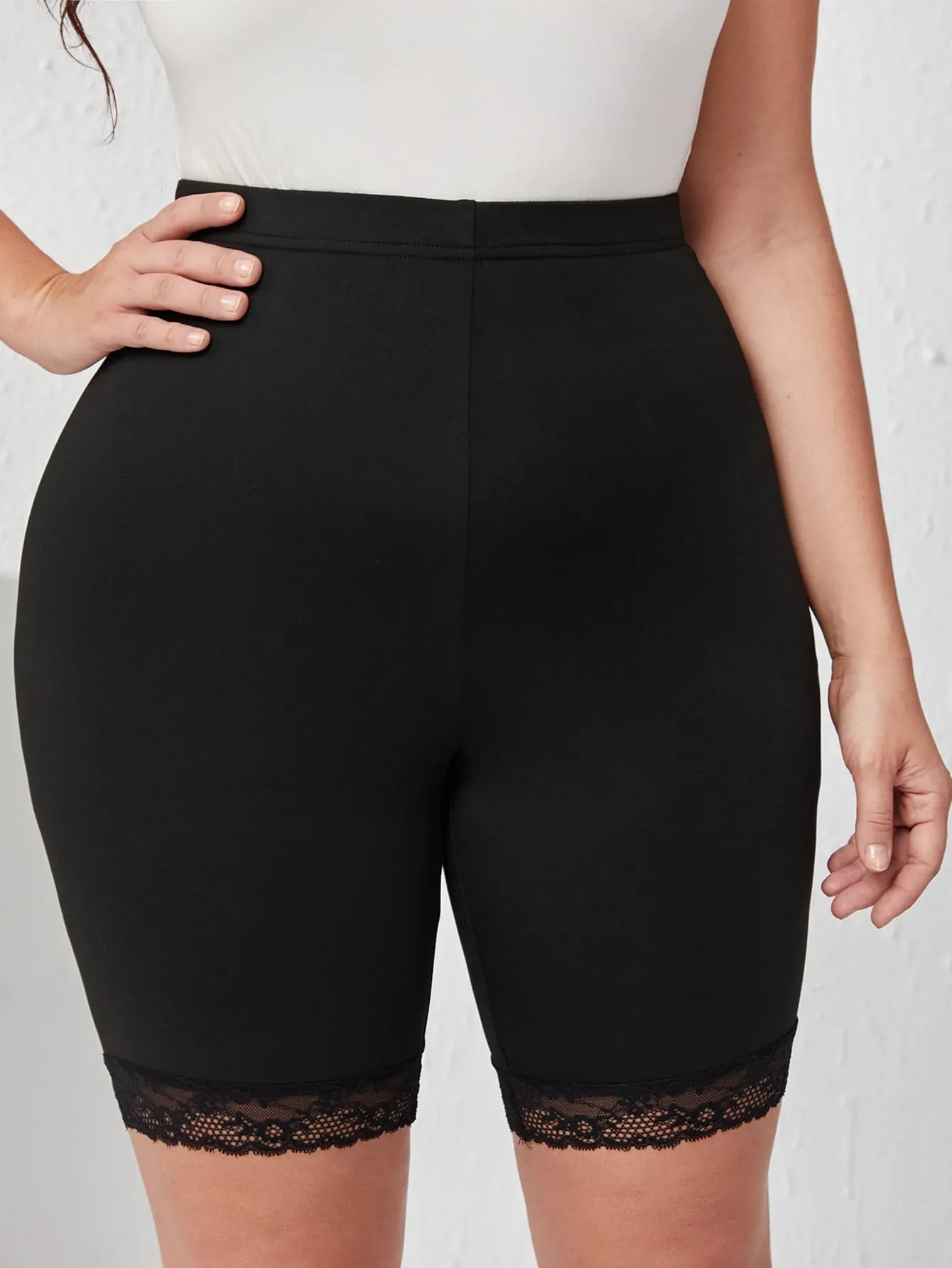Plain Contrast Lace Short Plus Size Leggings