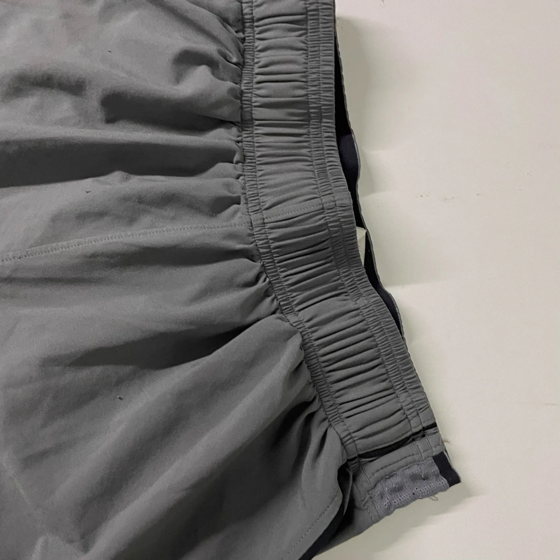 Vintage Grey men's Under Armour sport training short in M | W 24 | GREY|SKU 3686
