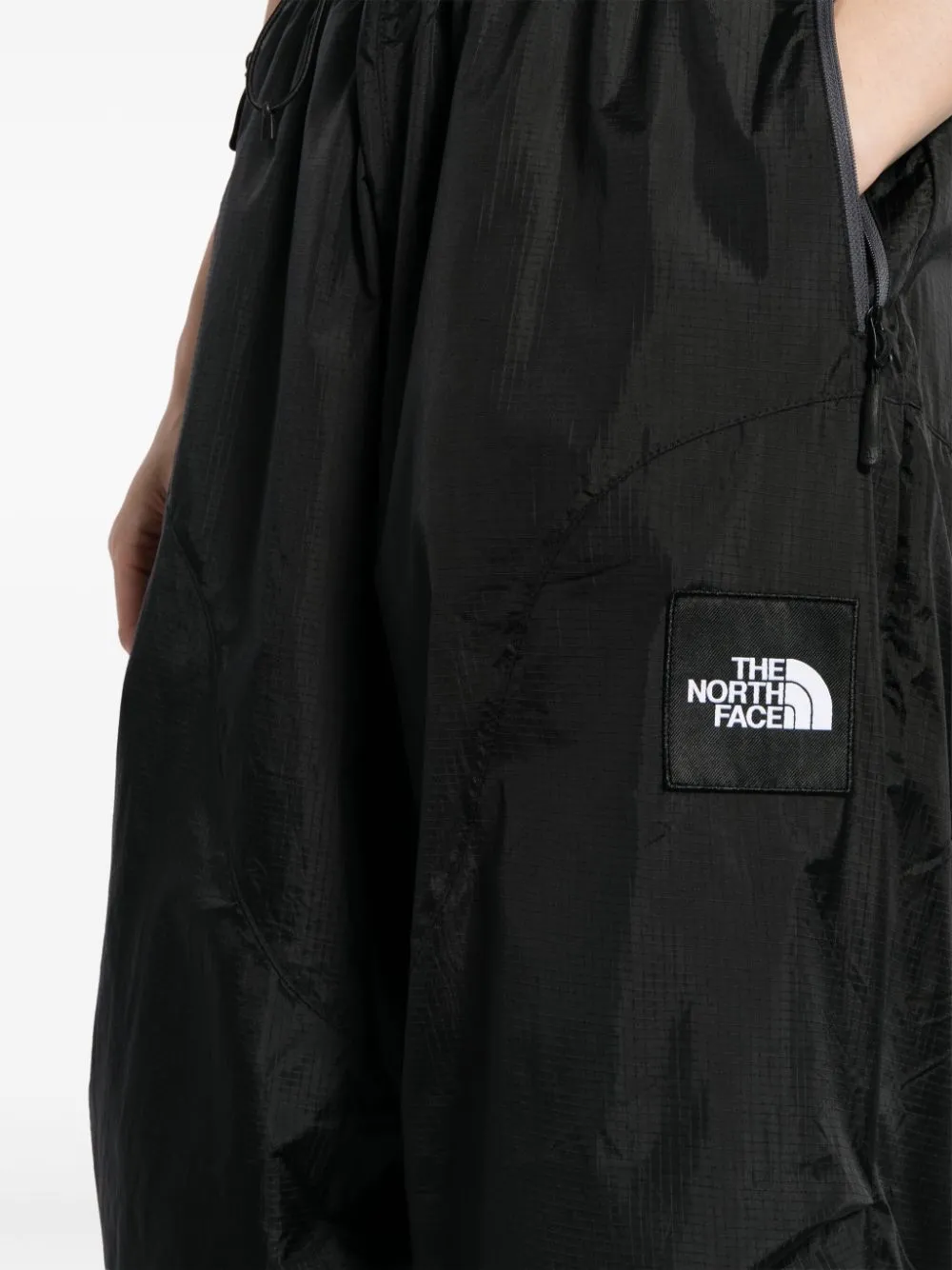 wind trousers